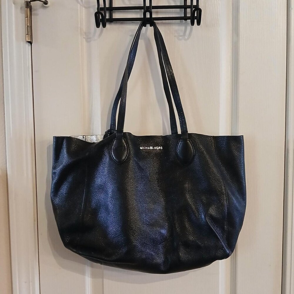 Michael Kors Mae Soft Leather Carryall Reversible Tote in black